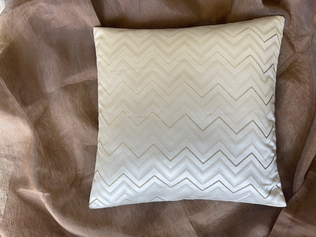 Creemoda Abstract Pattern Cushion Cover with Gold Zigzag Design – 16x16 Inch Luxury Decorative Pillow